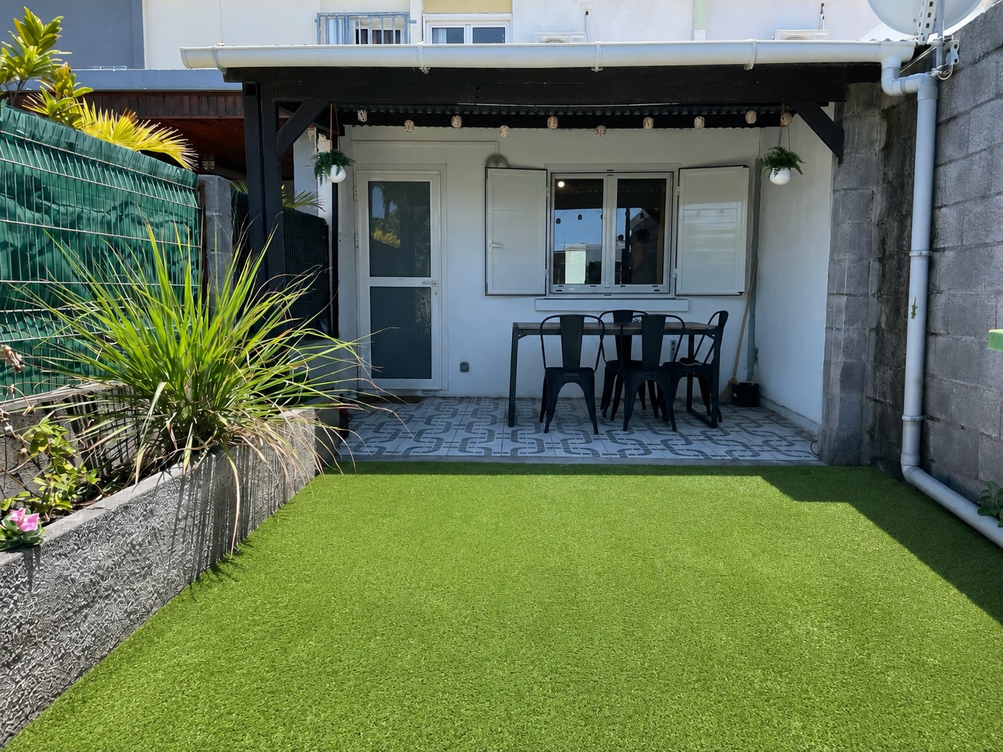 BAS DE MAISON 2 PIÈCES ENTIÈREMENT MEUBLÉ, FRONT DE MER