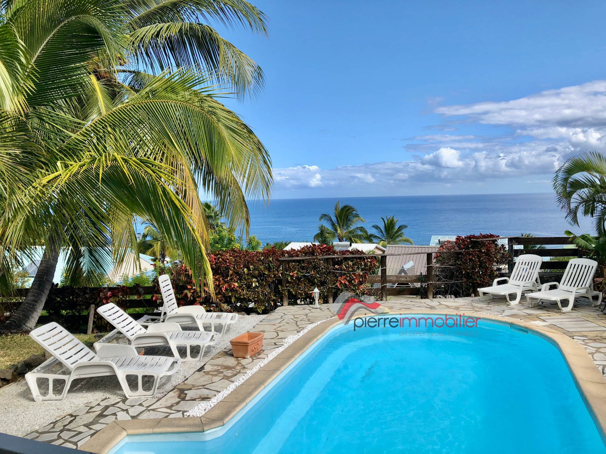 VILLA 5 PIECES ENTIEREMENT MEUBLEE AVEC PISCINE ET VUE MER