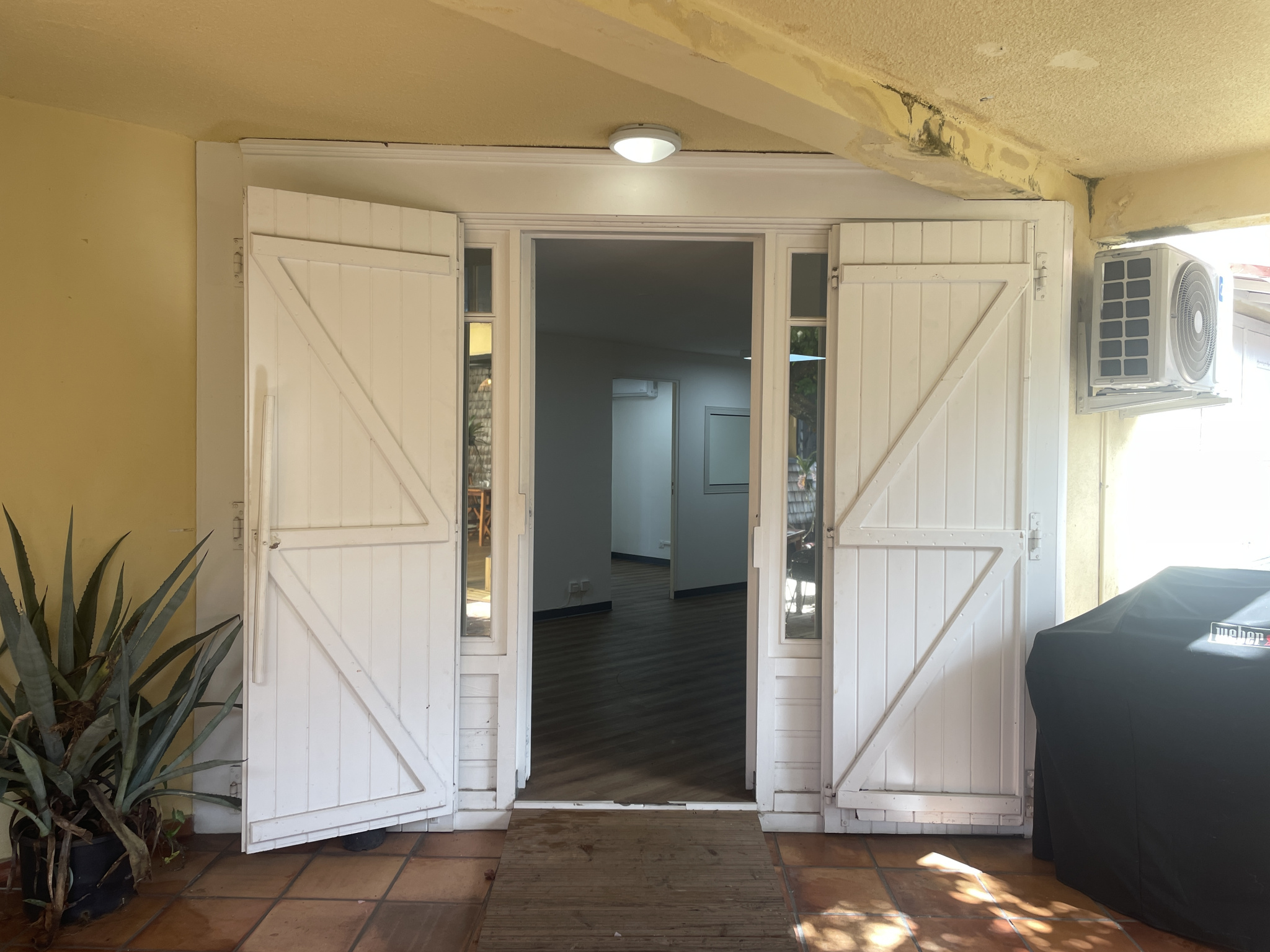 LOCAL à usage commercial, professionnel ou de bureaux de 33m2 - Hyper centre de l'Entre-deux